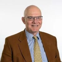 Man in suit and tie, wearing glasses