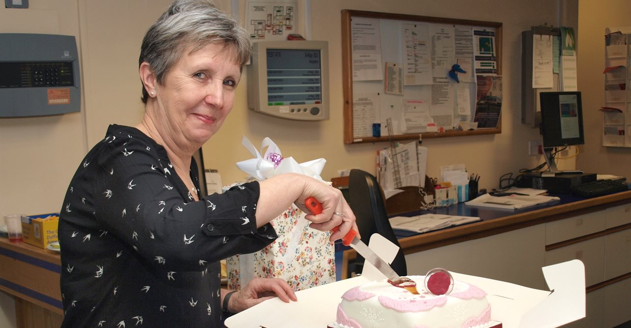 Maureen Cunnington, cutting her cake