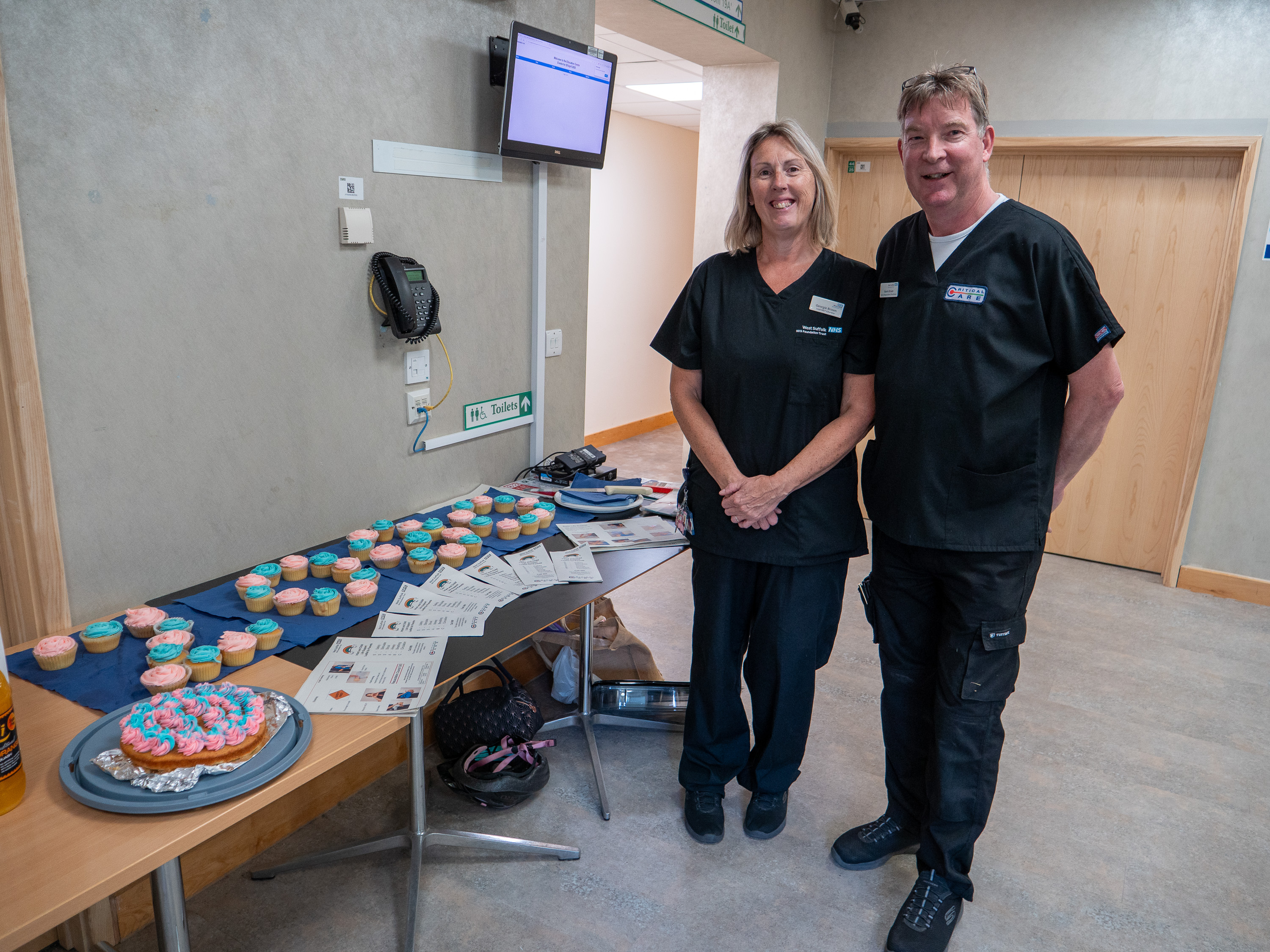 Georgie and Kevin Brown with cupcakes marking the milestone of 2,000 people having attended the sessions